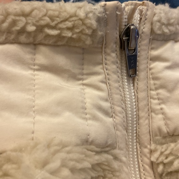 Patagonia Women's Retro-X Jacket
Style #23071 Women's Cream Fleece Jacket Sz L - Picture 8 of 10